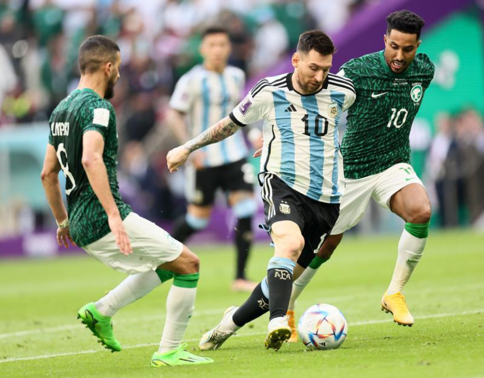 阿根廷运动员成功晋级扬威夺冠，掌声雷动