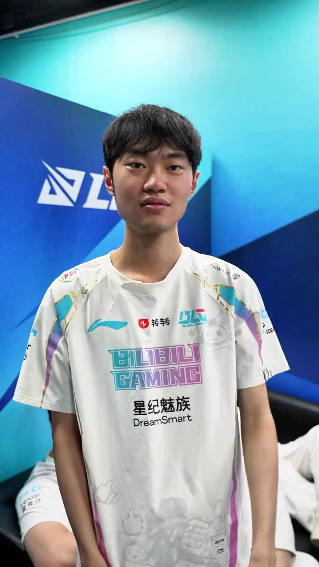 FNC绝杀EDG,Knight极限生还后反打峡谷大战淘汰赛,锁定晋级资格 FNC绝杀EDG,Knight极限生还后反打峡谷大战淘汰赛,锁定晋级资格