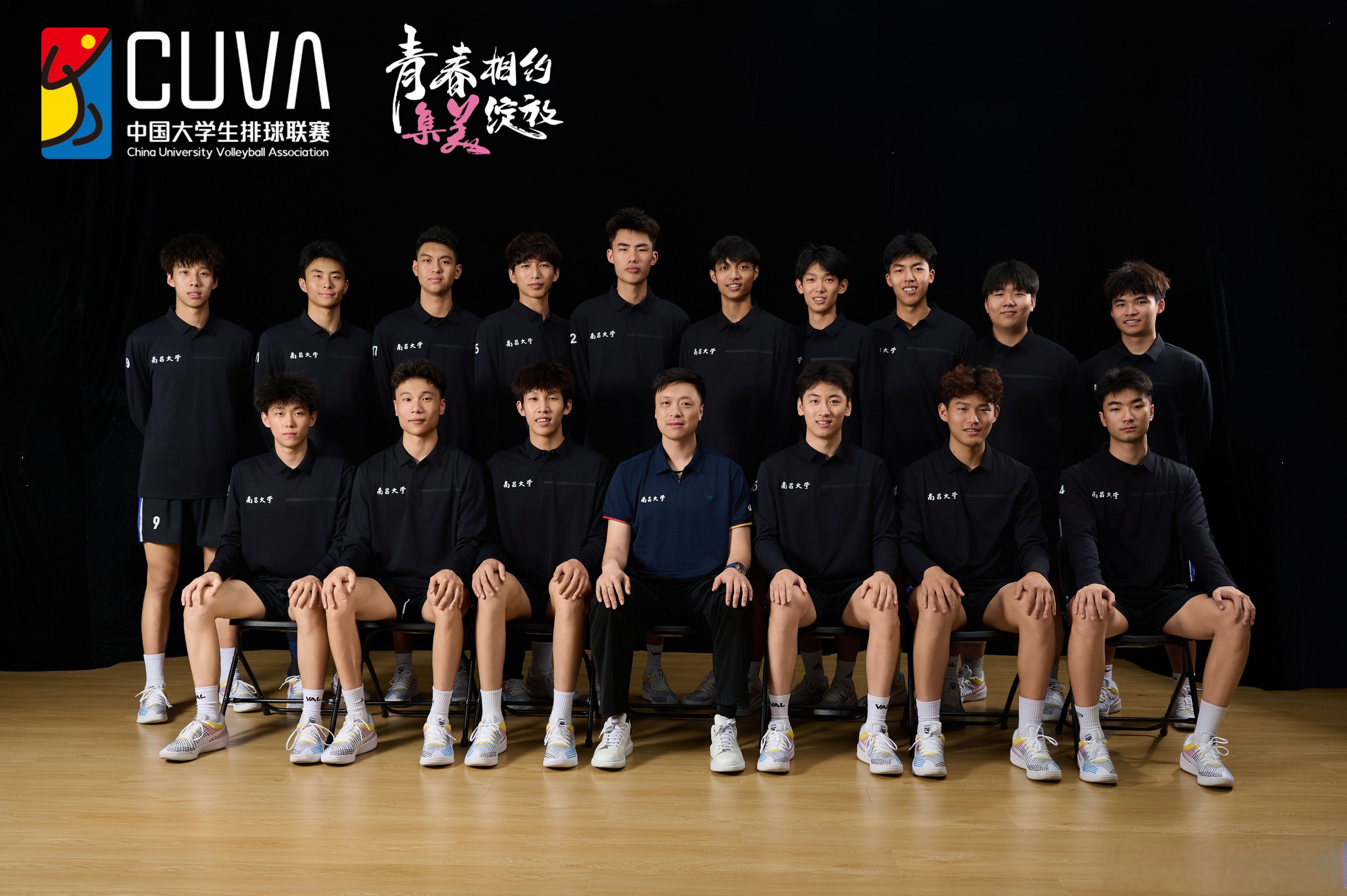 开云体育登录-场面火爆！排球观众席沸腾不已