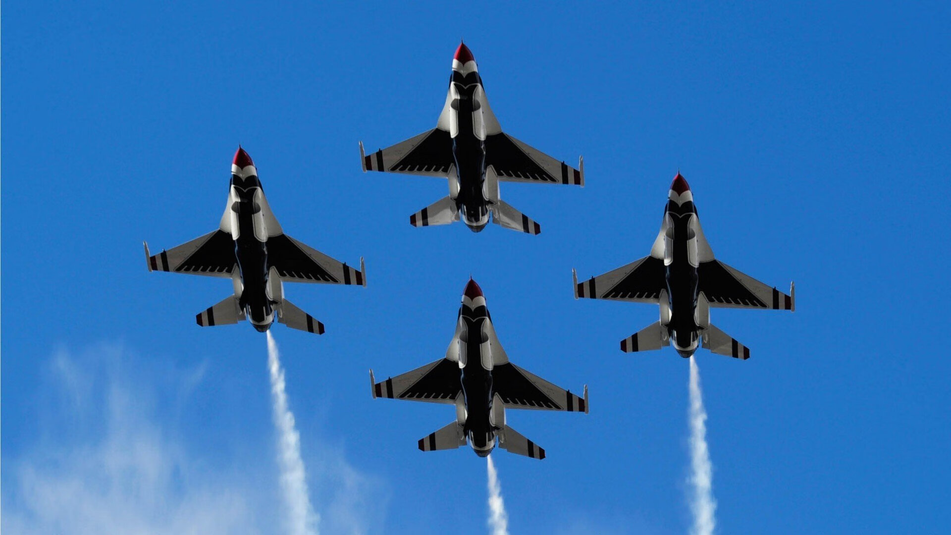 三分暴雨淹没丹佛高原，当凯尔特人的集体齿轮碾过约基奇的孤峰