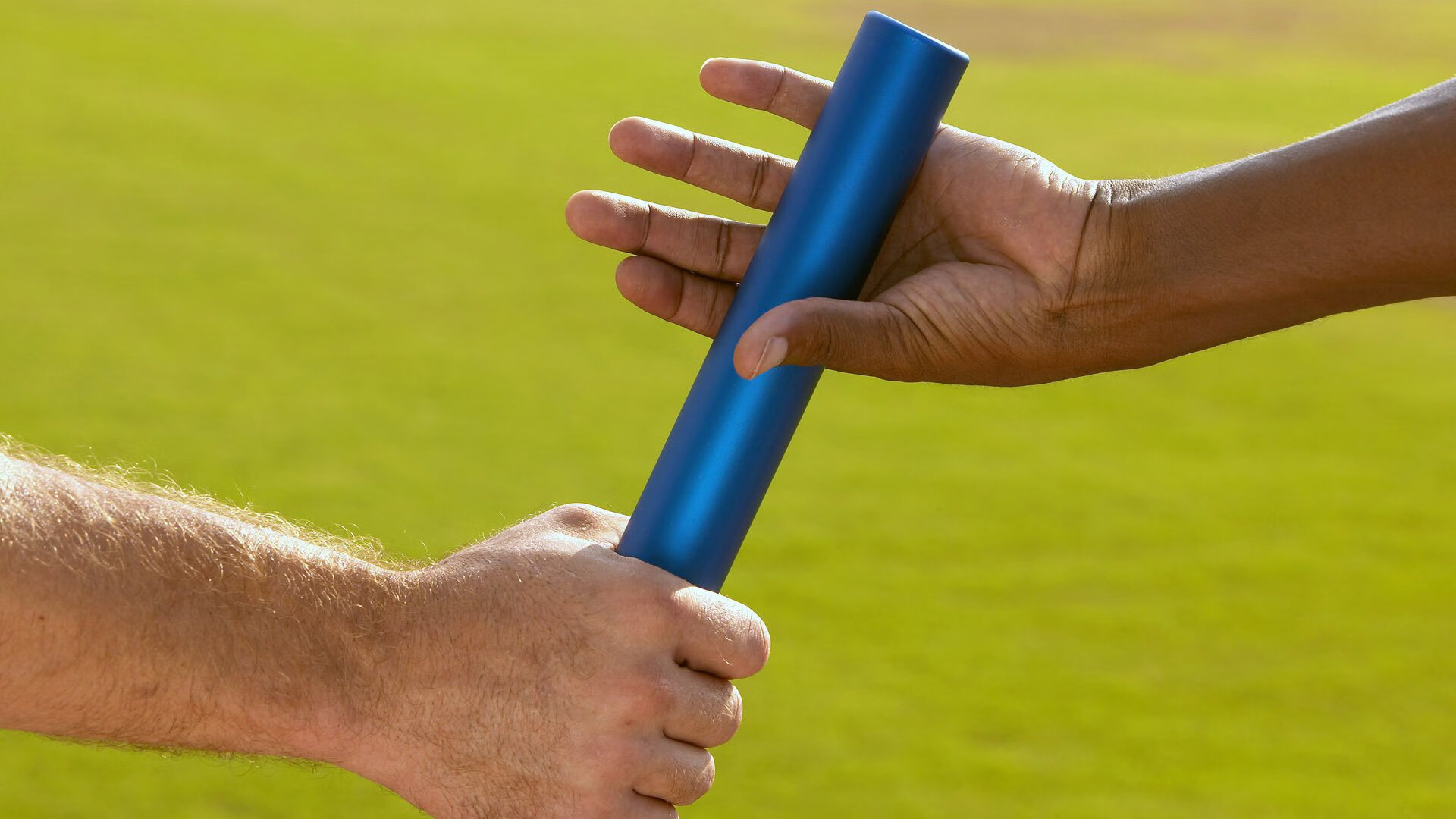 从华沙到米兰，足球如何在逆境中定义命运？