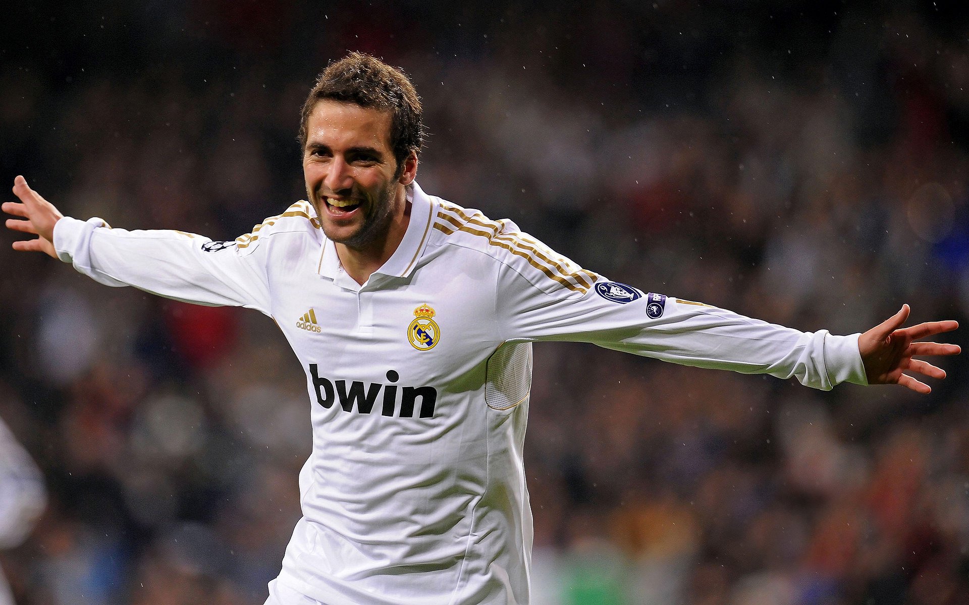 开云体育app-欧冠淘汰赛惊天一战！王者之师碾压开拓者，战术革命颠覆绿茵江湖