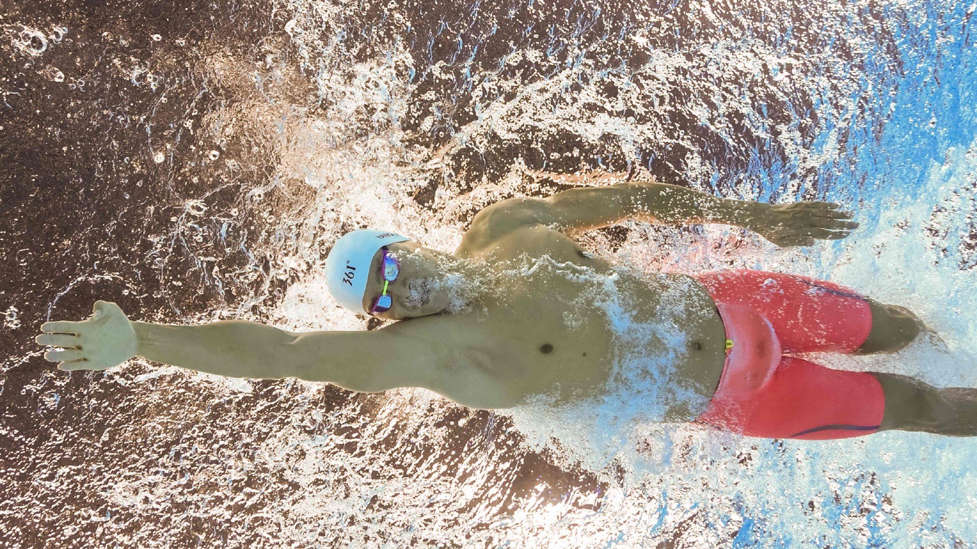 欧冠夜惊雷！阿什拉夫再证大场面先生本色，攻防一体的现代边卫终极形态